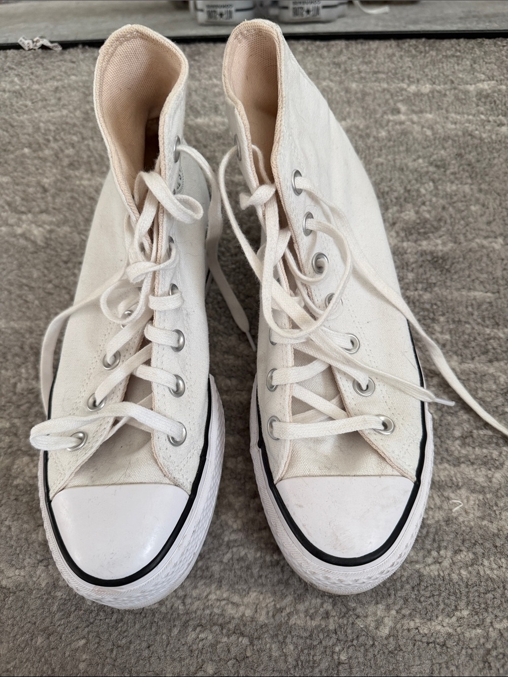 Women’s White High-Top Canvas Sneakers – Classic Lace-Up Style